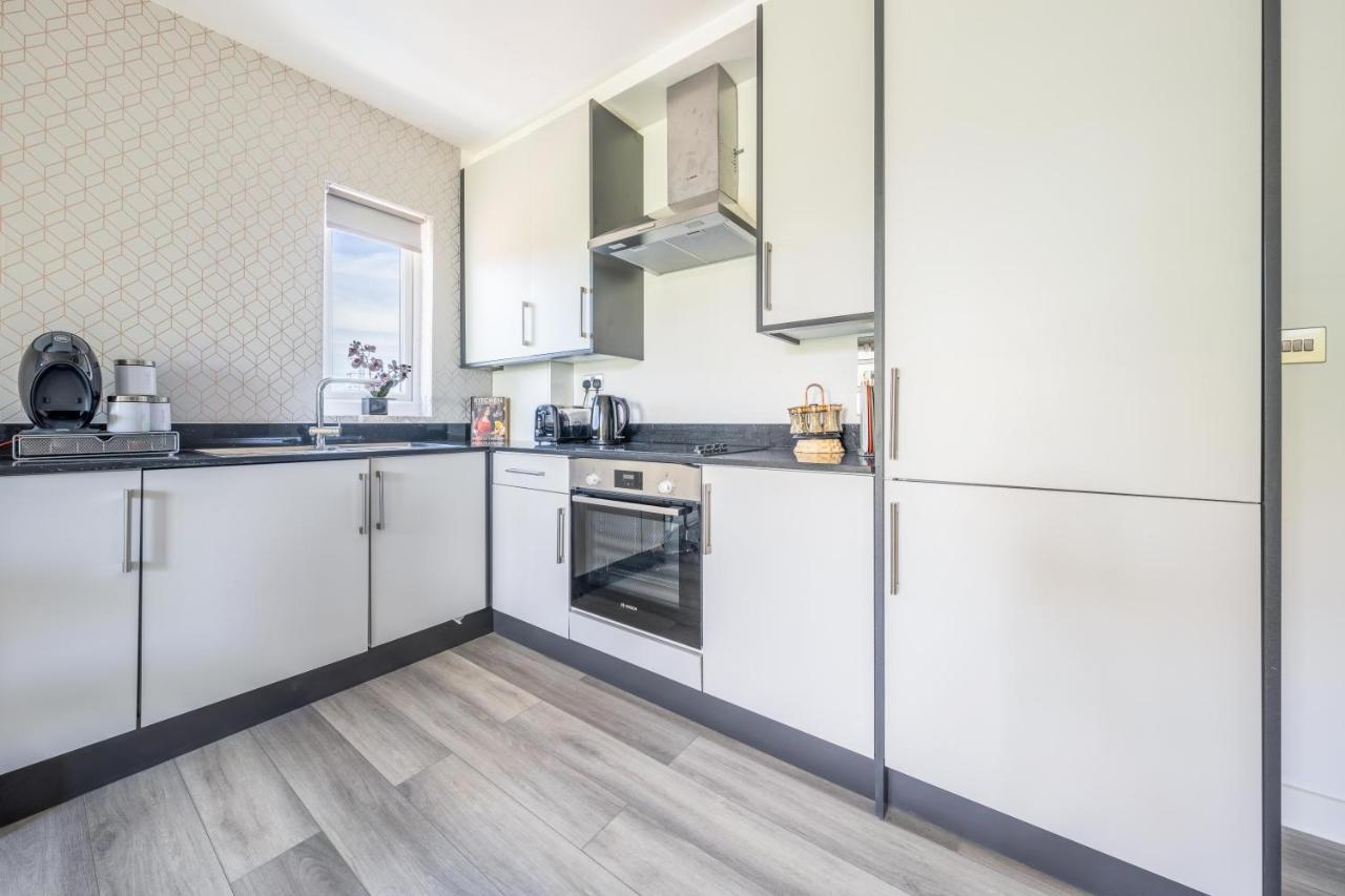 Apartment Ash View Place 4 -heathrow - Thorpe Park - Free Parking Staines-upon-Thames