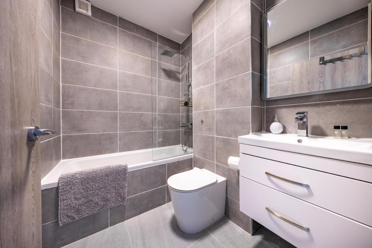 Apartment Ash View Place 4 -heathrow - Thorpe Park - Free Parking