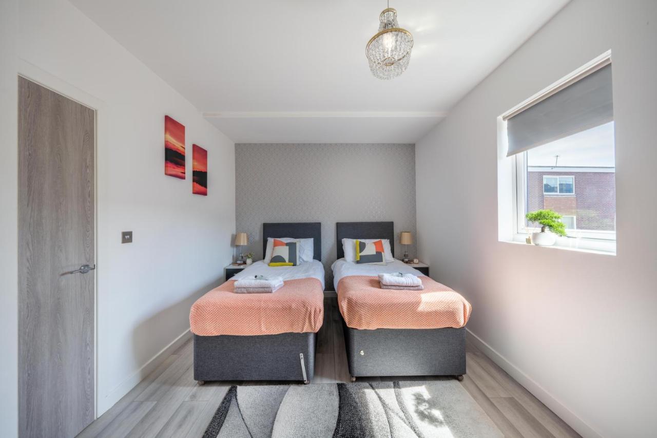 Ash View Place 4 -heathrow - Thorpe Park - Free Parking