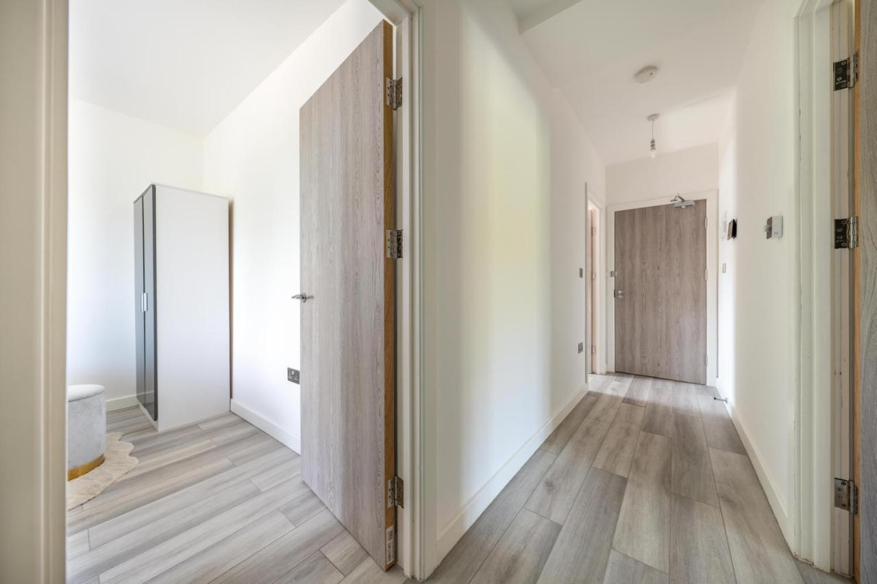 Ash View Place 4 -heathrow - Thorpe Park - Free Parking *