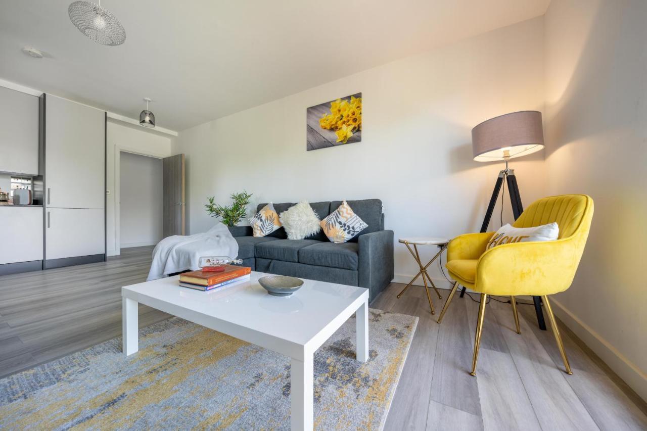 Apartment Ash View Place 4 -heathrow - Thorpe Park - Free Parking Staines-upon-Thames
